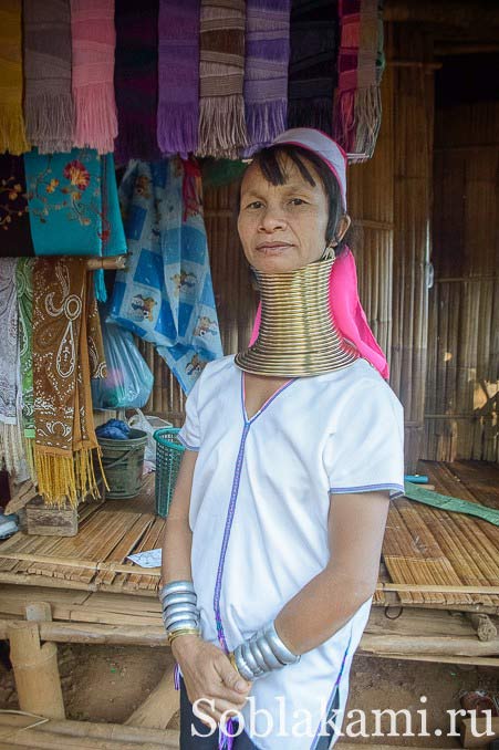женщина из племени каренов в Чианграе, Таиланд